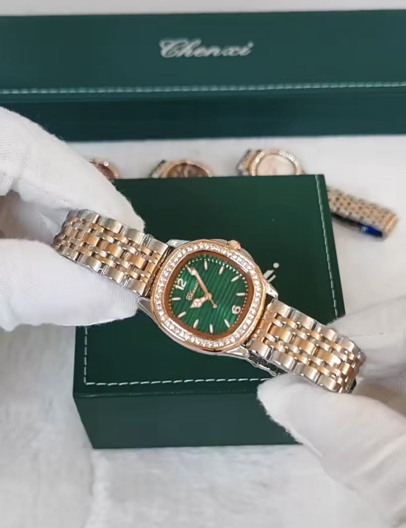 CX Women's Watch with Bracelet - Green Face